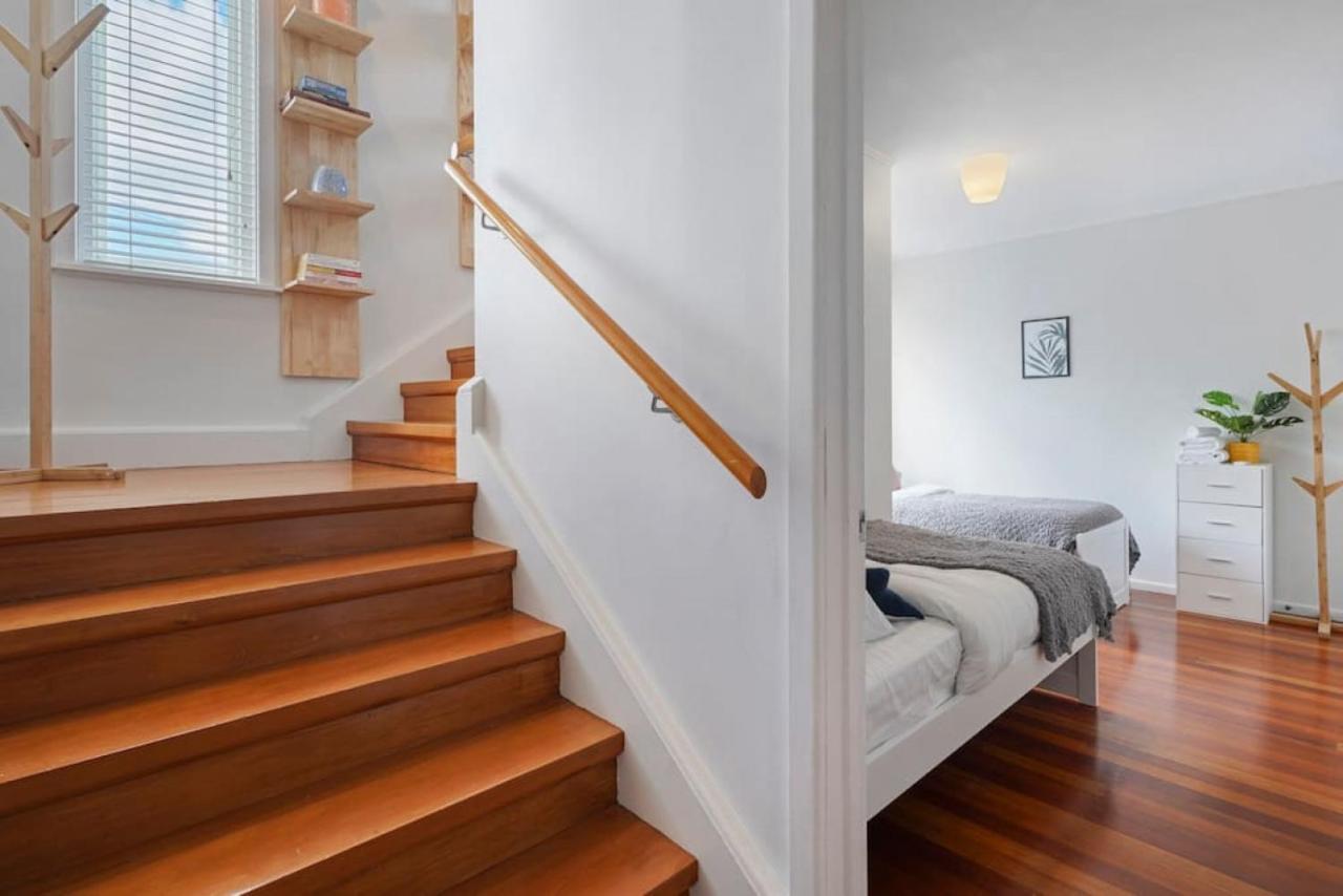 Amazing Home By Beach - Fully Aircon-Ed - Wifi Auckland Eksteriør bilde