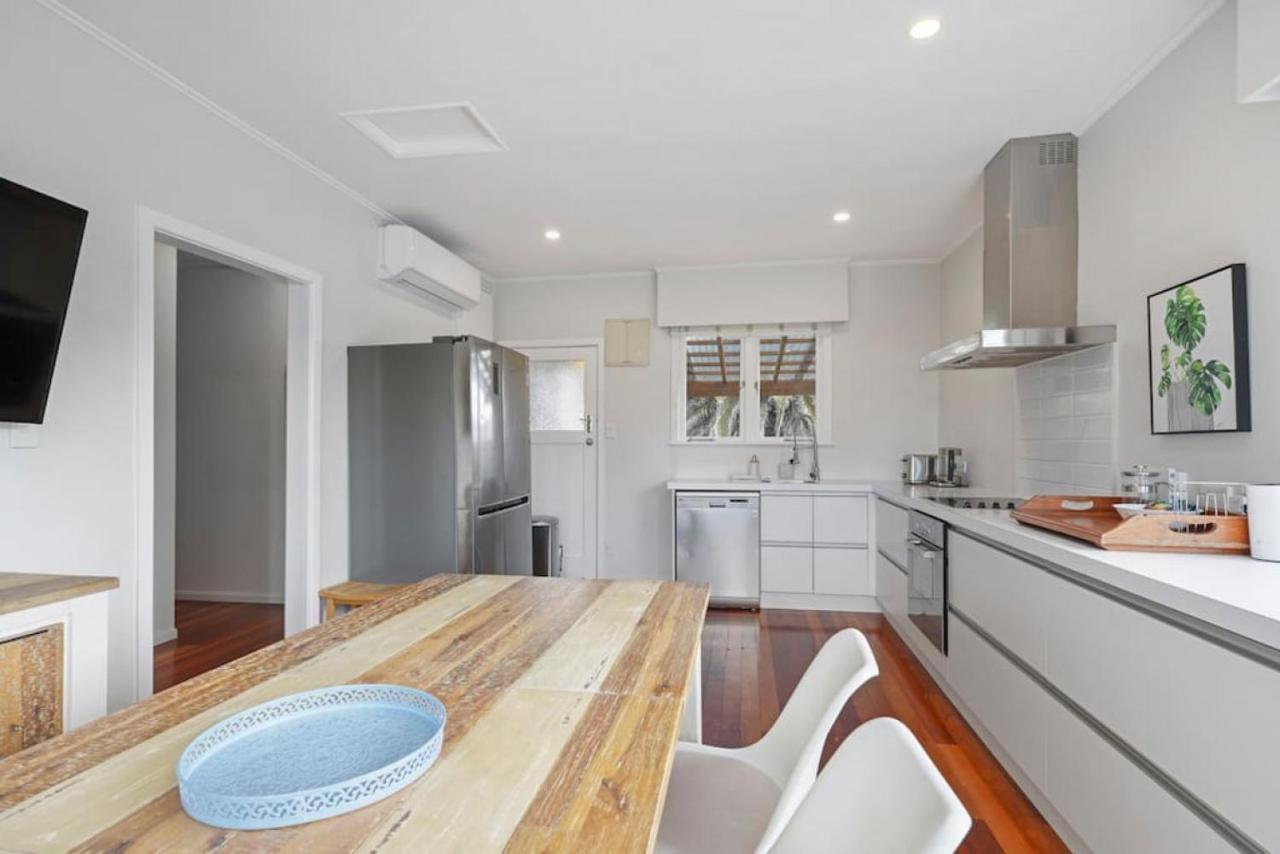 Amazing Home By Beach - Fully Aircon-Ed - Wifi Auckland Eksteriør bilde